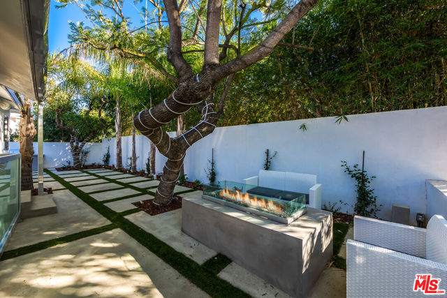 3490 Wonder View Place, Los Angeles CA: https://media.crmls.org/mediaz/22feda12-1c8d-42cf-a180-07211ffbe96e.jpg
