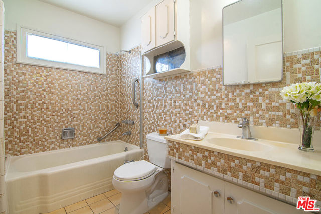 3556 Butler Avenue, Los Angeles CA: https://media.crmls.org/mediaz/22feef3d-9678-4c68-b9fb-cd17c509cd7b.jpg