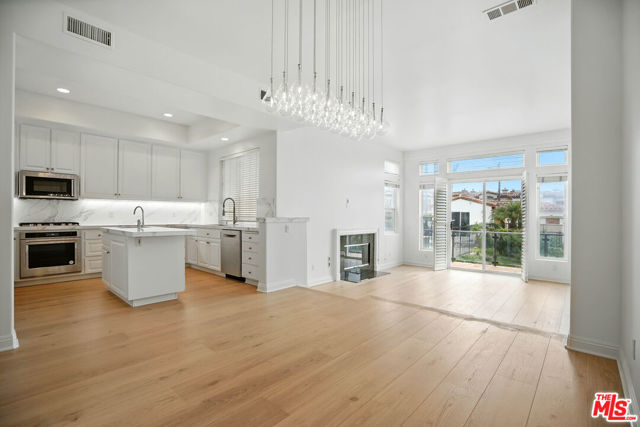 6440 Lunita Road, Malibu CA: https://media.crmls.org/mediaz/22ff0c94-1d0f-4913-9271-9fddca878d35.jpg