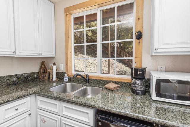 Detail Gallery Image 13 of 33 For 43400 Sheephorn Rd, Big Bear Lake,  CA 92315 - 3 Beds | 2 Baths