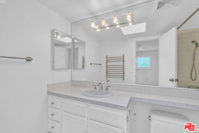 7301 Vista Del Mar, Playa del Rey CA: https://media.crmls.org/mediaz/22ff520c-93ad-415a-8057-43af56d613c8.jpg