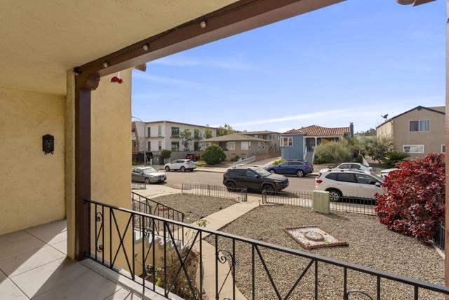 Detail Gallery Image 7 of 55 For 3040 Byron St, San Diego,  CA 92106 - 6 Beds | 2 Baths