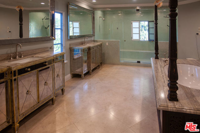 3501 Caribeth Drive, Encino CA: https://media.crmls.org/mediaz/230146b6-4a76-4ed1-9296-67ff84429b16.jpg