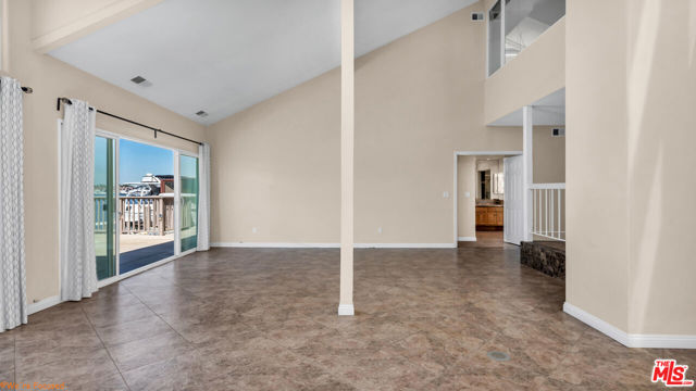 16661 Carousel Lane, Huntington Beach CA: https://media.crmls.org/mediaz/2301a2b0-b5ec-4b73-b231-27b545a94b0a.jpg