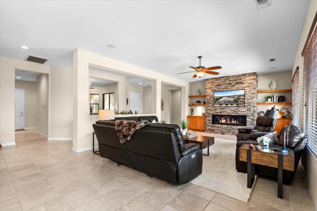 40426 Calle Estela, Indio CA: https://media.crmls.org/mediaz/2301e569-c1a1-4114-ab5e-9b3af911e348.jpg