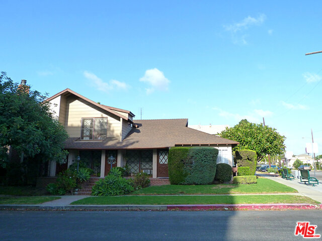 2966 KELTON Avenue