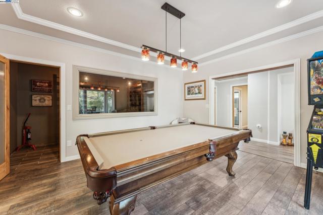 4613 Mirador Dr, Pleasanton CA: https://media.crmls.org/mediaz/23028dc3-5bc6-4caf-b213-fcbe492a9488.jpg