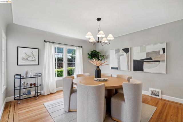 Image 11 of 46 For 741 Grosvenor Pl