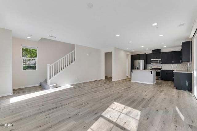 Detail Gallery Image 3 of 34 For 260 Townsite Promenade, Camarillo,  CA 93010 - 3 Beds | 2/1 Baths