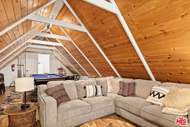 28277 Arbon Lane, Lake Arrowhead CA: https://media.crmls.org/mediaz/2302c806-9aea-4a2f-a06f-02102f7722d7.jpg