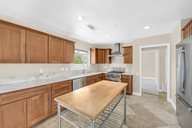 42720 Kansas Street, Palm Desert CA: https://media.crmls.org/mediaz/2302ec54-e943-4f0b-abf4-7a79a3e5c425.jpg