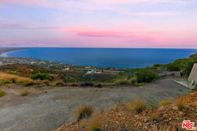 4140 Encinal Canyon Road, Malibu CA: https://media.crmls.org/mediaz/23032eaf-a4f1-4855-96bf-938be5046982.jpg