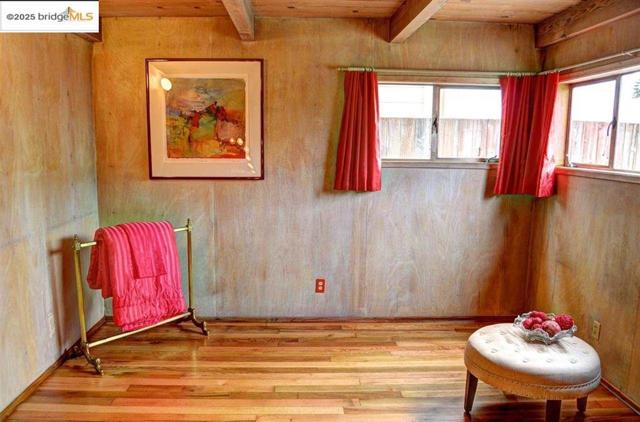 986 Kains Ave, Albany CA: https://media.crmls.org/mediaz/230357b0-413e-41f4-a089-89c6f75bc278.jpg