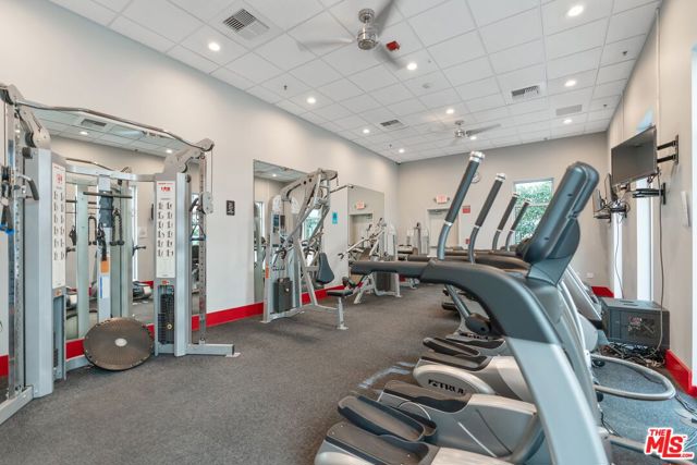645 W 9th Street, Los Angeles CA: https://media.crmls.org/mediaz/2303a34e-41eb-453d-98cf-a04e3e4fdc64.jpg