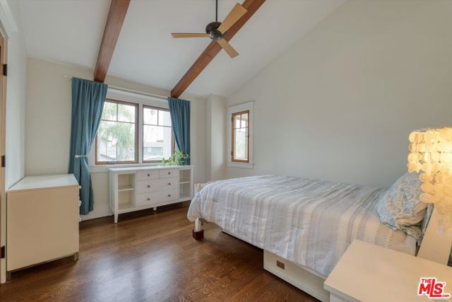 933 W Venezia Avenue, Venice CA: https://media.crmls.org/mediaz/2303b63c-1e09-431e-81d4-471da9ea026e.jpg