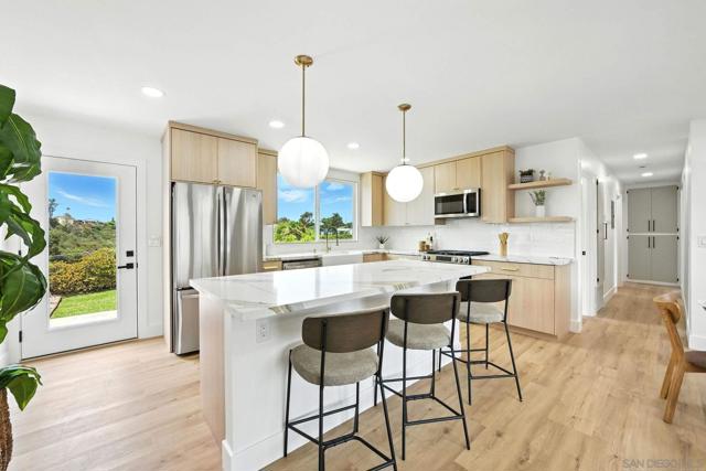 4729 Lithrop Pl, San Diego CA: https://media.crmls.org/mediaz/2303c91c-79c1-4d5c-8cba-b05ad6a34687.jpg