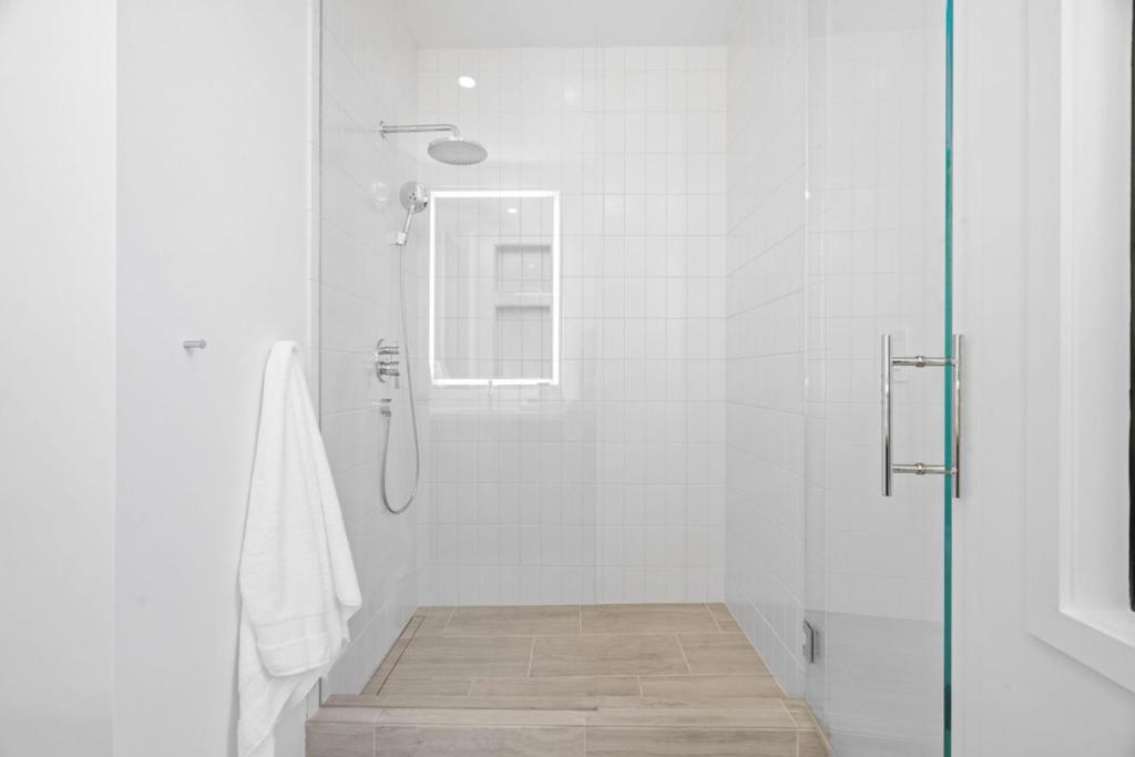 https://media.crmls.org/mediaz/2303d3a5-b1f5-4e7a-8673-b6b43d35ba5e.jpg?preset=X-Large