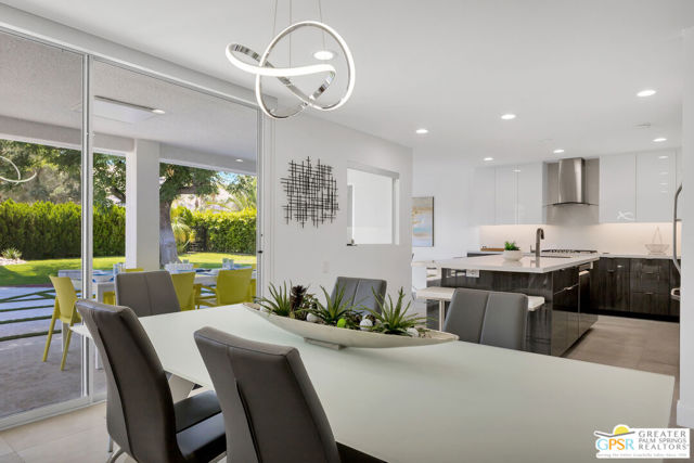 2566 S Calle Palo Fierro, Palm Springs CA: https://media.crmls.org/mediaz/2303d3c0-ad4c-4092-bdd6-77177175e374.jpg