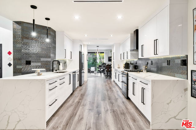 4392 Park Paloma, Calabasas CA: https://media.crmls.org/mediaz/2303fc80-927a-49b5-aed7-a0eb9810fb46.jpg