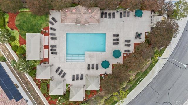 320 Crownview Ct, San Marcos CA: https://media.crmls.org/mediaz/2304674d-9af8-45c3-b1da-d1e344886170.jpg