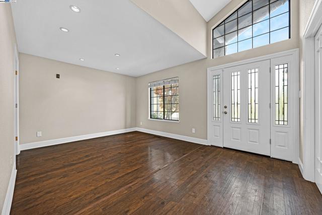 1116 Vista Point Ln, Concord CA: https://media.crmls.org/mediaz/230468b5-646c-47a6-afcb-d0991b6e0468.jpg