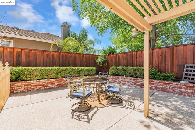 4452 Pronghorn Ct, Antioch CA: https://media.crmls.org/mediaz/2304d07c-7f62-4c6e-99c9-417db07aaffb.jpg