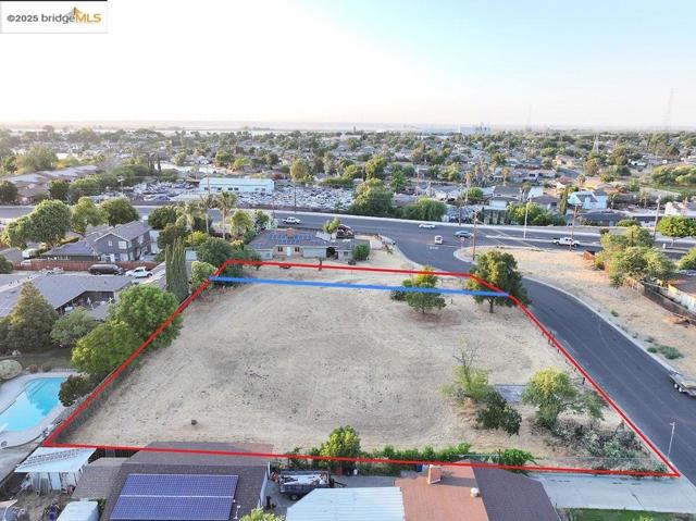 1806 Blossom Drive, Antioch CA: https://media.crmls.org/mediaz/23050d66-72ea-4922-97c9-a17039140cd0.jpg