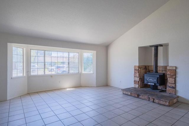 720 Clearview Drive, Hollister CA: https://media.crmls.org/mediaz/23052cd8-f3d2-4658-9720-2c6e79bb72a5.jpg