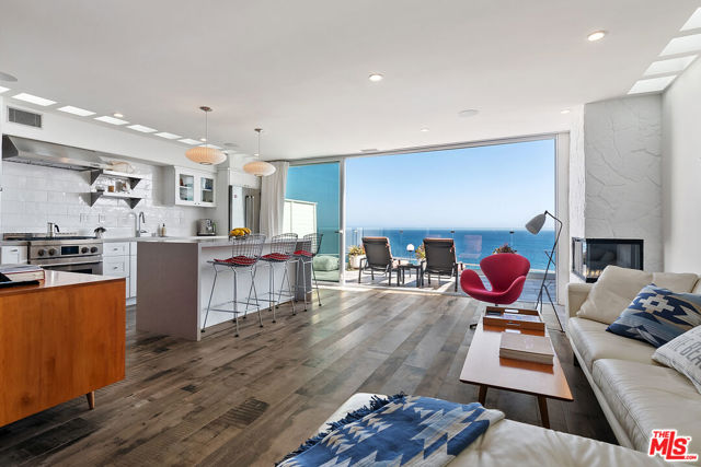 27400 Pacific Coast Highway, Malibu CA: https://media.crmls.org/mediaz/23054d3c-dfb1-43a5-a01a-36fcf13b5965.jpg