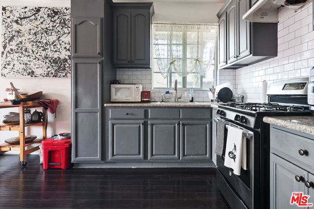5375 Raphael Street, Los Angeles CA: https://media.crmls.org/mediaz/230564bc-3515-47b9-86fb-28806efd132b.jpg