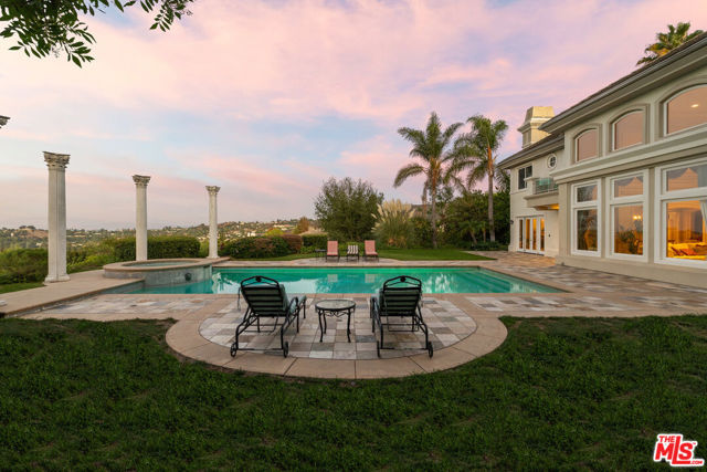 19016 Devonport Lane, Tarzana CA: https://media.crmls.org/mediaz/23057cec-f262-442d-8caf-9795aaaa965a.jpg