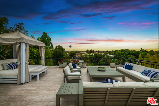 14539 Valley Vista Boulevard, Sherman Oaks CA: https://media.crmls.org/mediaz/230606e9-73e5-43a7-ac73-68d6046eceab.jpg