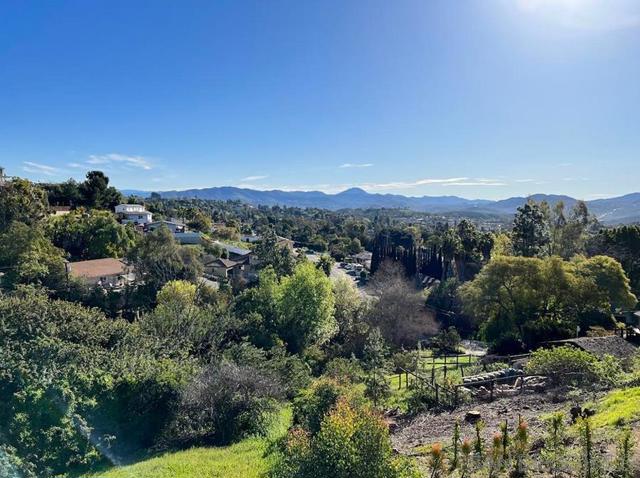 4275 Crestview, La Mesa CA: https://media.crmls.org/mediaz/23066bb7-41c8-45bf-a344-171fc492ac82.jpg