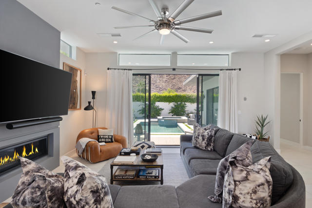 52085 Avenida Cortez, La Quinta CA: https://media.crmls.org/mediaz/2306e233-dc6d-4bd1-85c4-8e792ad08a03.jpg