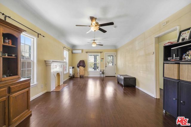 3852 Woolwine Drive, Los Angeles CA: https://media.crmls.org/mediaz/230726e0-3961-4226-957c-d64ee74fafa6.jpg