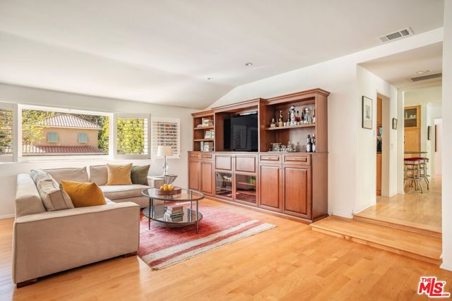 3276 Mandeville Canyon Road, Los Angeles CA: https://media.crmls.org/mediaz/2307281c-7ac2-4446-9564-7715b692dbe5.jpg