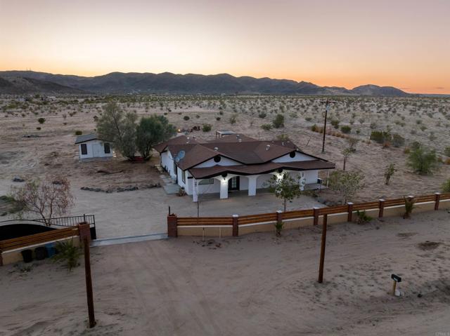 Detail Gallery Image 8 of 67 For 5066 Lear Ave, Twentynine Palms,  CA 92277 - 5 Beds | 5 Baths