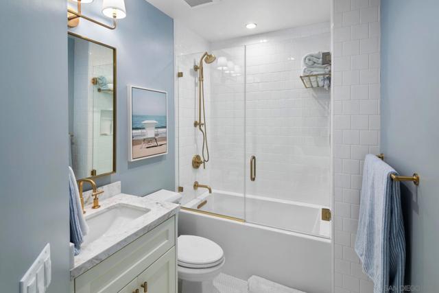 552 G Avenue, Coronado CA: https://media.crmls.org/mediaz/23075274-501a-4a19-ba15-467ebb17cf95.jpg