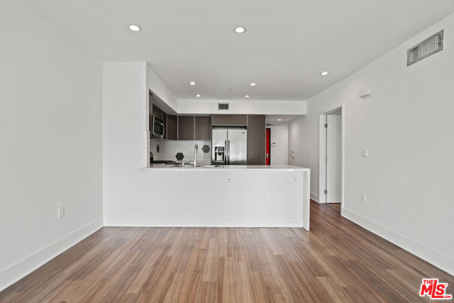 120 S Orlando Avenue, Los Angeles CA: https://media.crmls.org/mediaz/23076bb2-af7f-4fc2-b978-4651ff9a095d.jpg