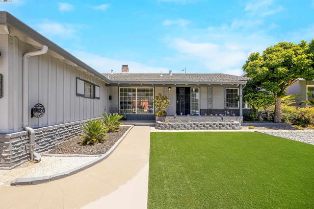 30566 Prestwick Ave, Hayward CA: https://media.crmls.org/mediaz/2307c8c5-6fc4-48cb-aacc-86015eaf525f.jpg