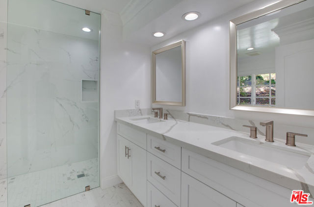 10221 Briarwood Drive, Los Angeles CA: https://media.crmls.org/mediaz/23093526-b0e0-487a-a844-fb61bc5404d6.jpg