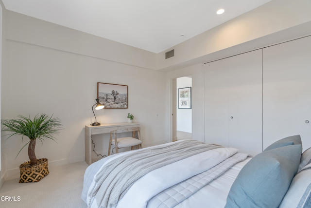 960 San Pasqual Street, Pasadena CA: https://media.crmls.org/mediaz/23095251-c9b6-493c-aed3-f7f6e1a7a8ea.jpg
