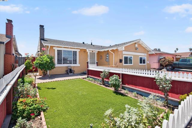 4300 Berk Ave, Richmond CA: https://media.crmls.org/mediaz/23095641-774f-4fee-a2e4-13e5549a5650.jpg