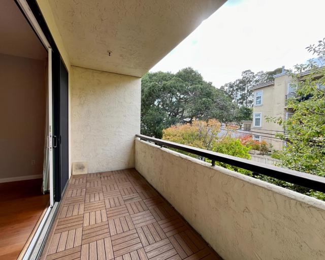 525 Almer Road, Burlingame CA: https://media.crmls.org/mediaz/2309ed1b-3129-4326-9594-9148ec404d6d.jpg