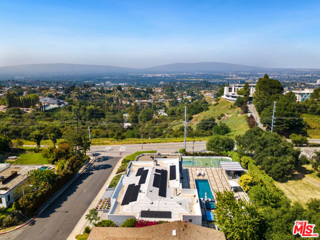 3144 Corda Drive, Los Angeles CA: https://media.crmls.org/mediaz/2309f8dd-a728-4900-a874-edbe12912e7e.jpg