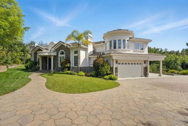 12690 Dianne Drive, Los Altos Hills CA: https://media.crmls.org/mediaz/230aec24-7ff3-4330-a82b-4ca425745e42.jpg
