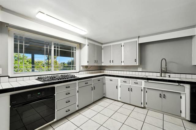 Detail Gallery Image 7 of 37 For 10150 Sierra Madre Rd, Spring Valley,  CA 91977 - 4 Beds | 3 Baths