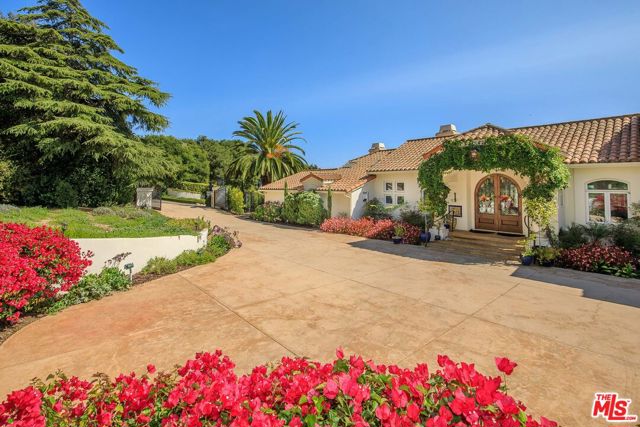 1601 Alisa Estate, Santa Barbara CA: https://media.crmls.org/mediaz/230b3ee3-bc06-4177-8869-a8b41f25771c.jpg