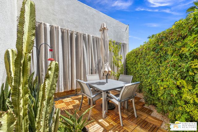 2985 Searchlight Lane, Palm Springs CA: https://media.crmls.org/mediaz/230c4ed9-b9fd-4064-9c68-a81245ca7ea2.jpg