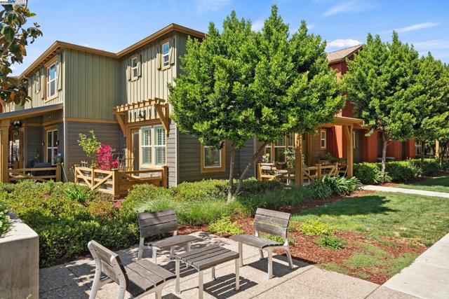 454 Persimmon Common, Livermore CA: https://media.crmls.org/mediaz/230c5f6c-66f4-4ad5-a3e3-8d0b1d33ce63.jpg